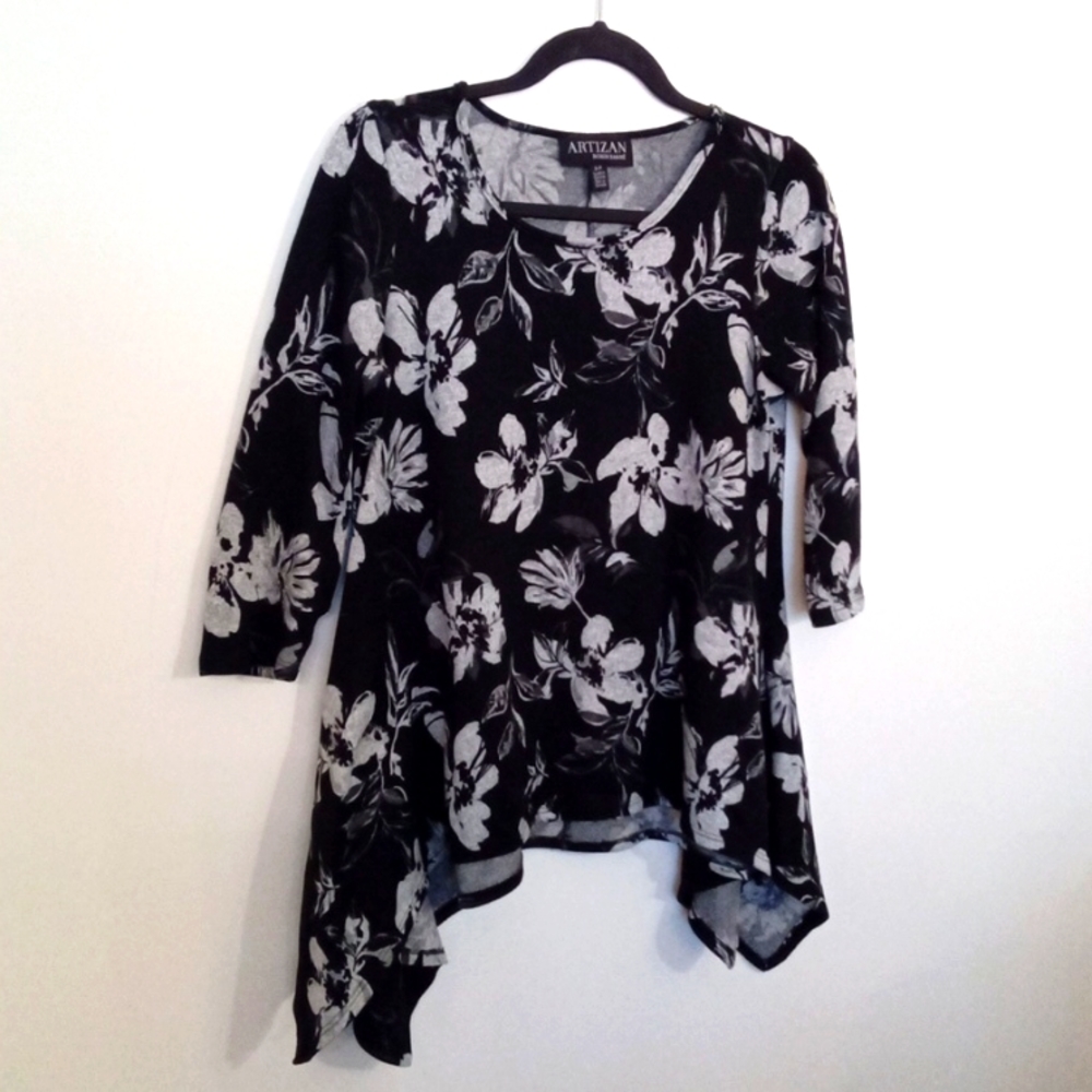 Artizan By Robin Barre Black Grey Floral 3/4 Sleeve Sharkbite Hemline Top Small